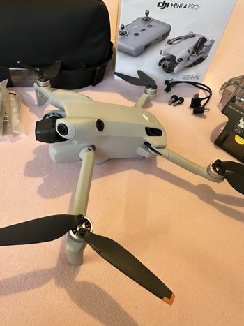 DJI Mini 4 Pro. Neuf. Manette DJI RC N2. Sac/batterie.