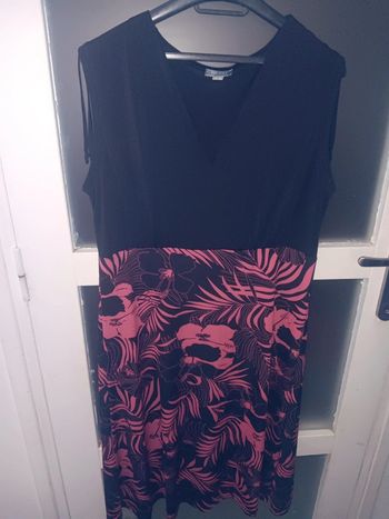 Robe élégante avec motif floral 42/44