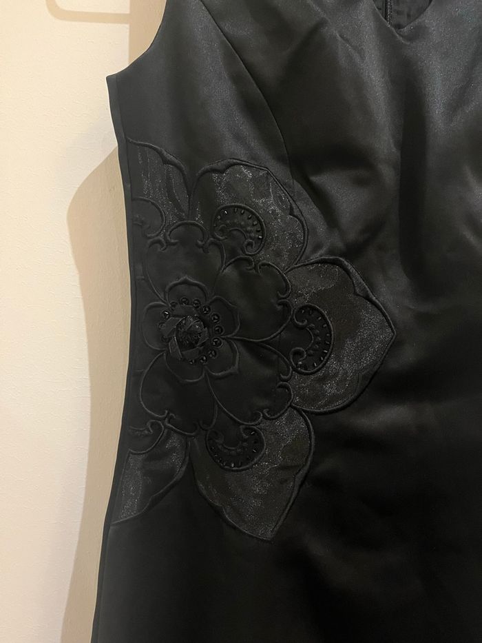 Robe longue maxi noire asymétrique sans manches détails fleur brodé vintage taille S/36 - photo numéro 6