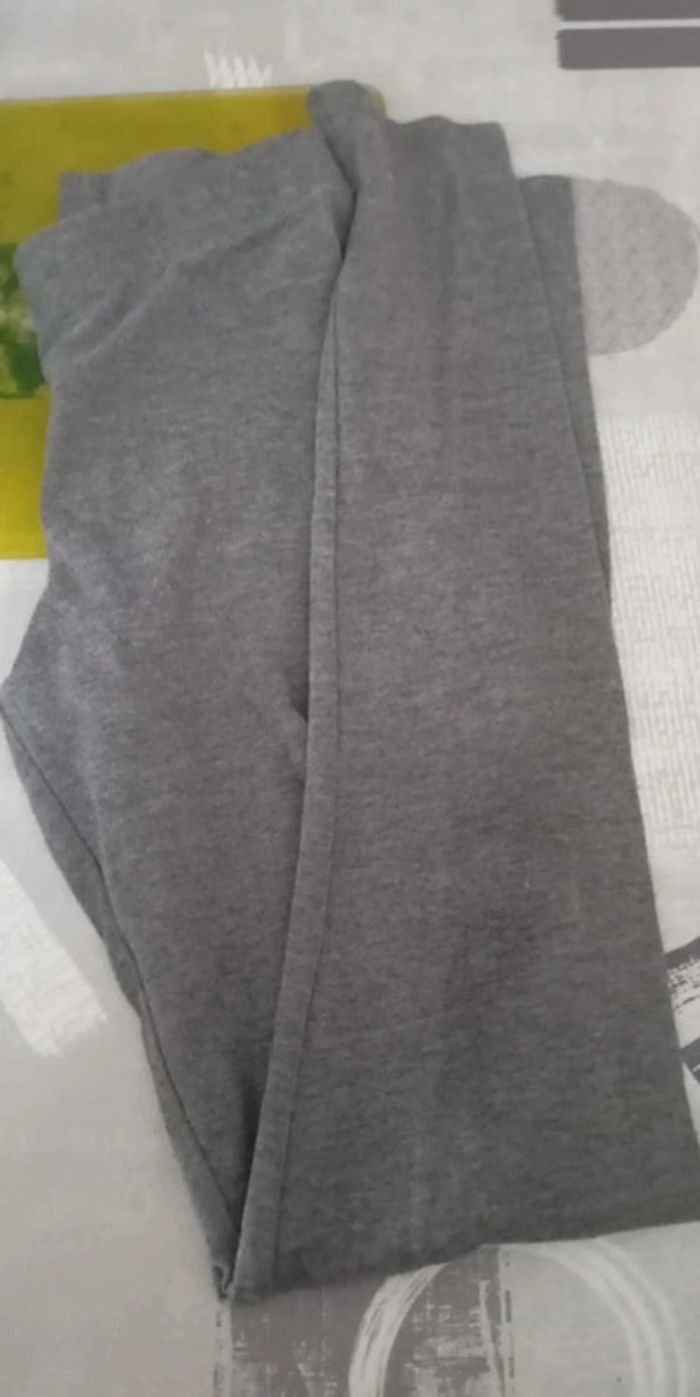 Lots de 20 vêtements 10 ans leggings jeggings Tshirt court et longue manche 20 vêtements 20€ - photo numéro 15