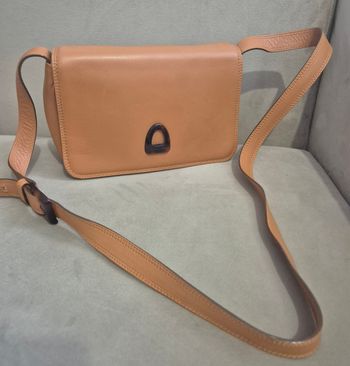 lancel sac bandoulière à rabat en cuir d’agneau camel vintage