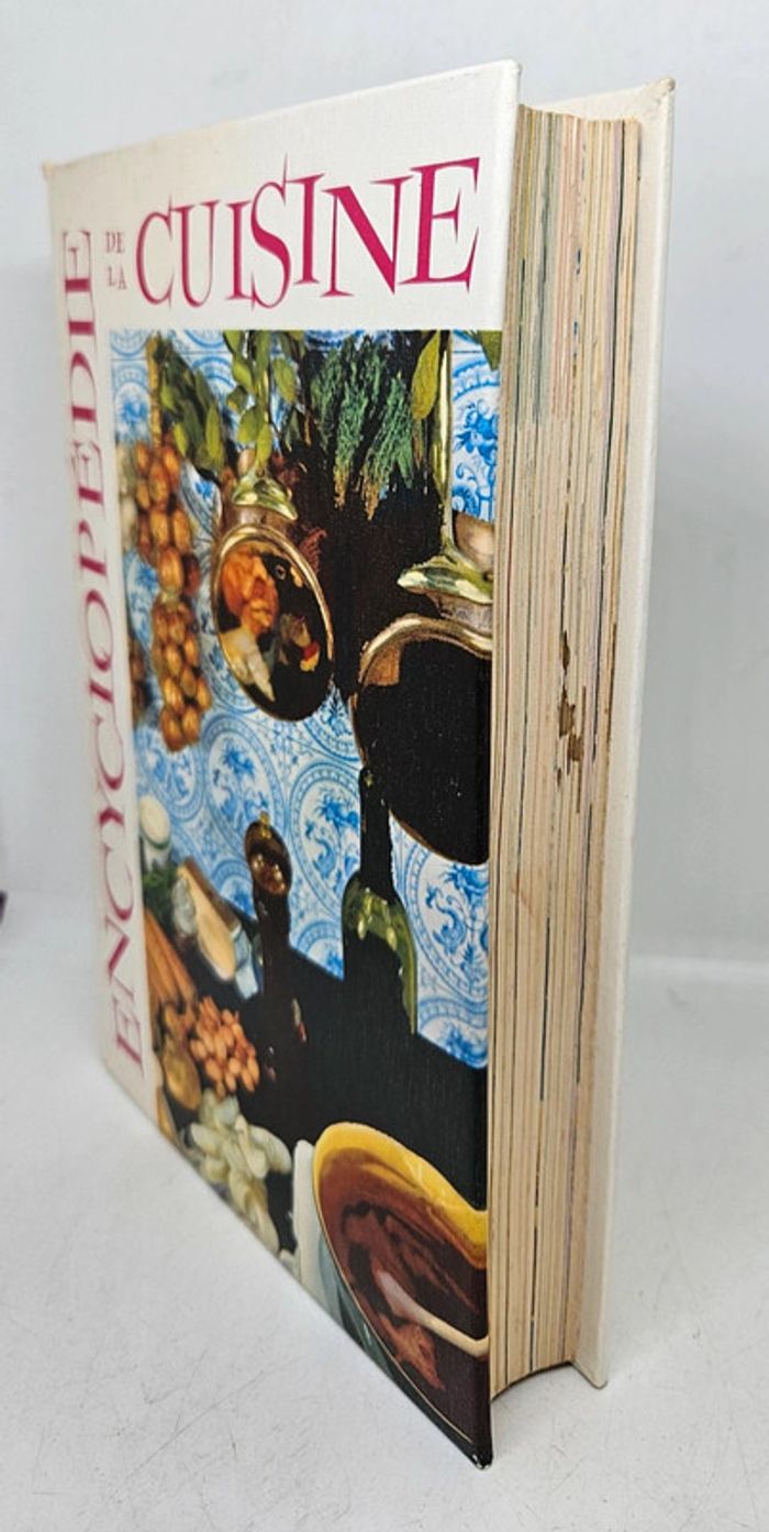 "Encyclopédie de la cuisine".
Bibliothèque pratique du club de la Femme.
386 pages - photo numéro 3