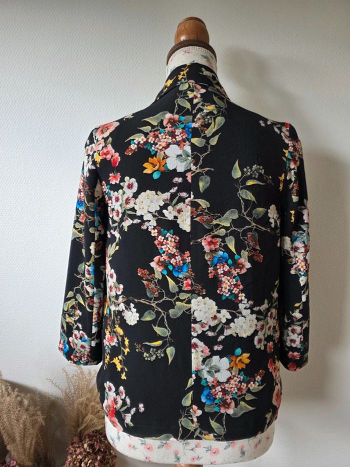 Très jolie veste blazer fleuri bershka taille S - photo numéro 4