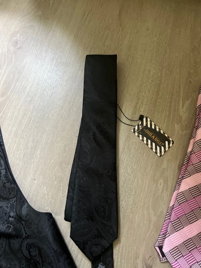 Gilet de costume / 2 cravates / 2 paires de boutons de manchette & 1 mouchoir homme - photo numéro 4