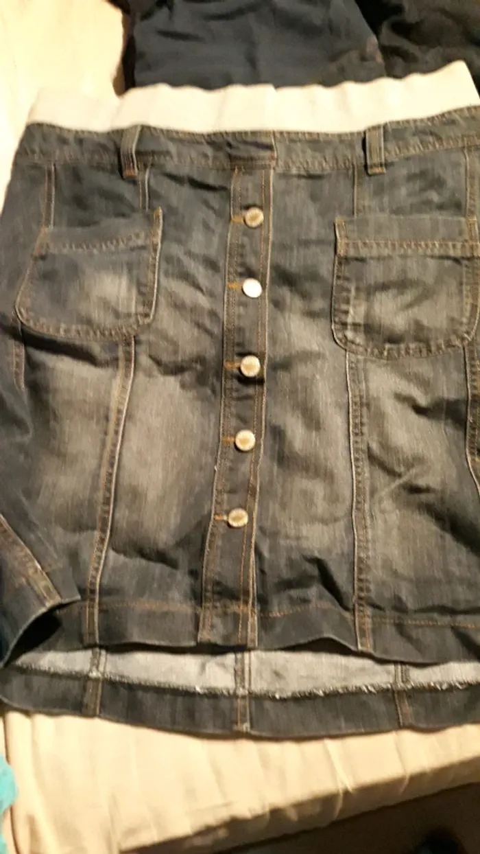Vêtement de grossesse 1 jupe +3 pantalons