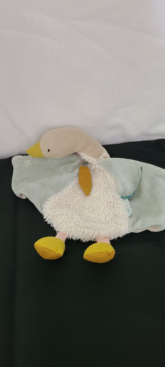 Doudou Moulin Roty Le Voyage d'Olga Oie Blanc Vert Jaune Plat