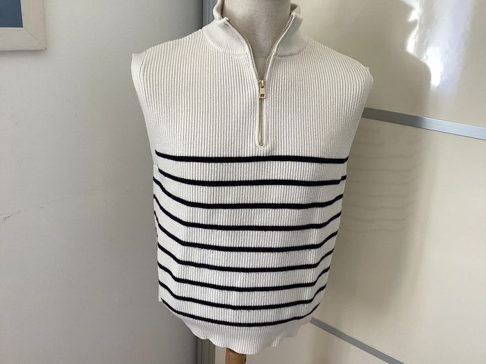 Pull « maison 123 » taille L, col camionneur sans manches beaucoup de charme