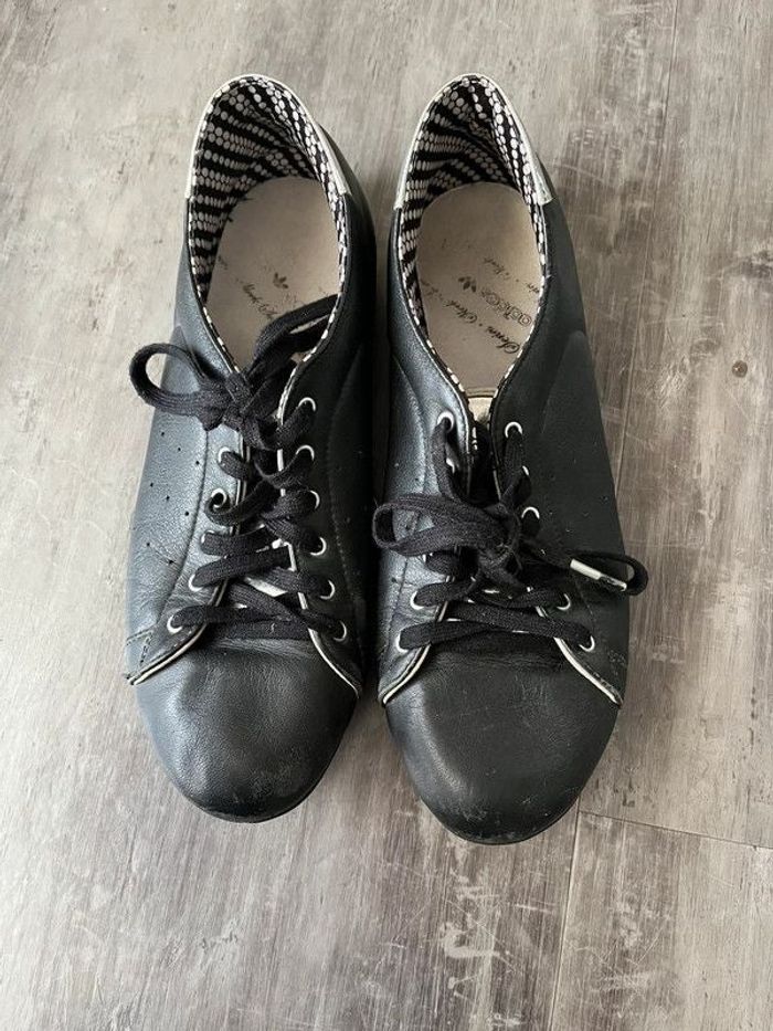 Paire de Adidas noir et argent femme