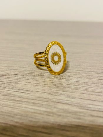 Bague ajustable médaille soleil doré paillettes blanches acier inoxydable