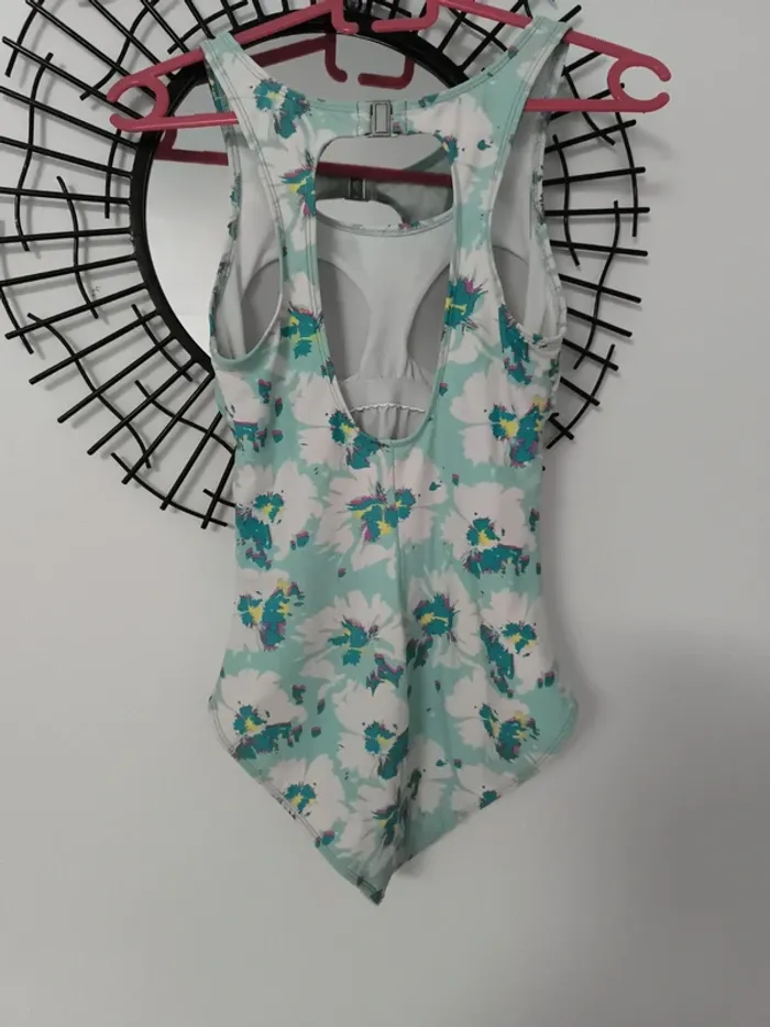 Maillot de bain d'une pièce - photo numéro 2