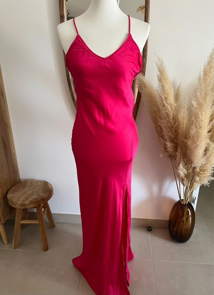 Robe longue en satin fuschia Morgan X Iris Mittenaere - photo numéro 4