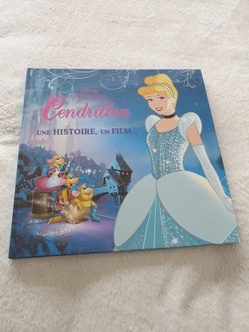 Livre et Film Cendrillon. Neuf