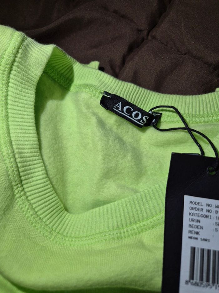 Pull vert fluo - photo numéro 3
