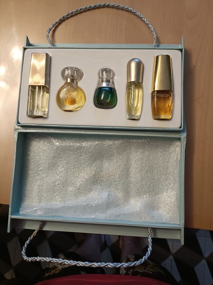 COFFRET ESTEE LAUDER 5 MINIATURES TROIS DE 4ML, UNE DE 4,7ML ET UNE DE 5,3ML - photo numéro 2