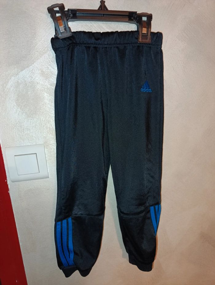 Jogging adidas 4 ans en bon état