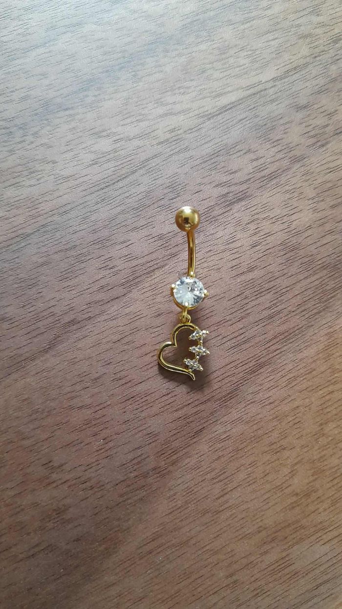 💛 Piercing nombril doré – Cœur & étoiles scintillantes 💛