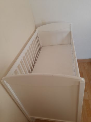 Berceau, table à langer, chaise