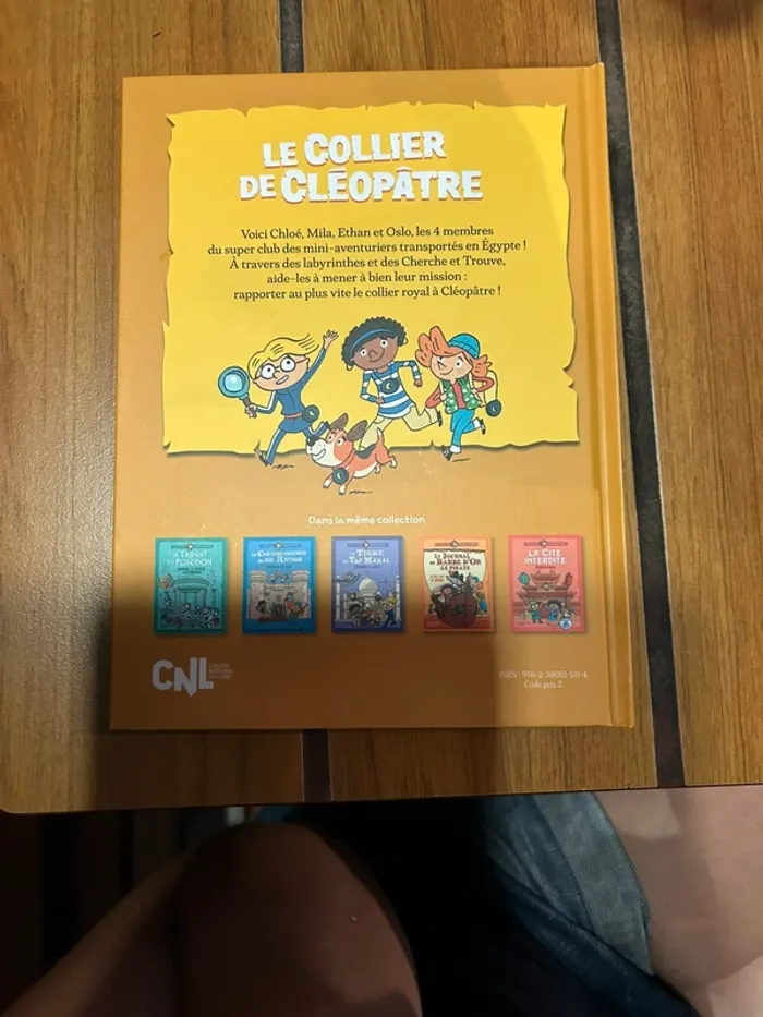 Livre le collier de cleopatre collection le super club des mini-aventuriers hachette jeunesse - photo numéro 2