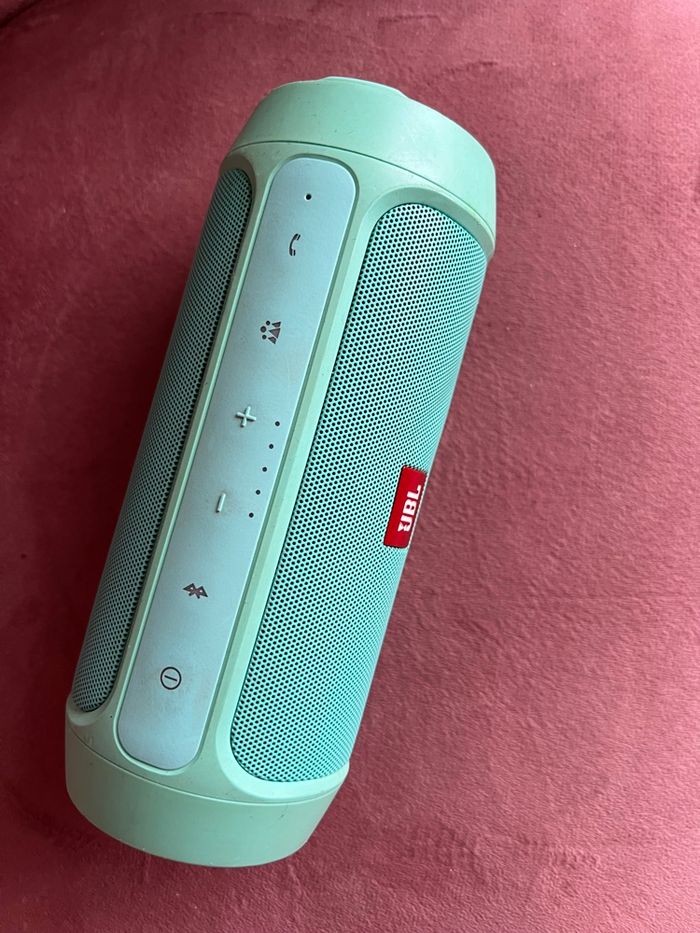 Enceinte JBL portable en très bon état dans la couleur mint (rare). - photo numéro 2