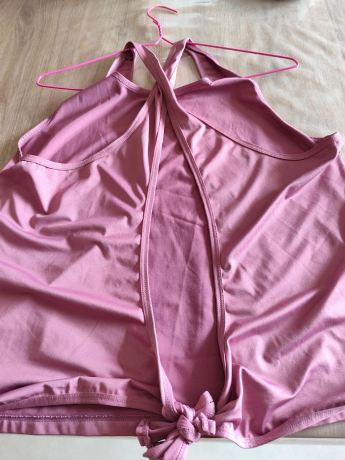 Débardeur de sport rose ouvert dans le dos - photo numéro 3