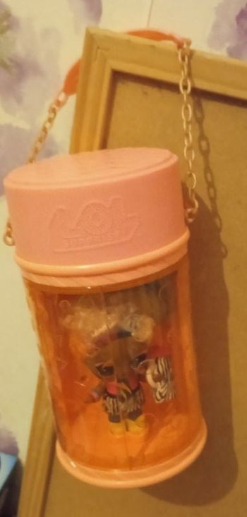 Poupée L.O.L surprise ,dans sa boîte  transportable