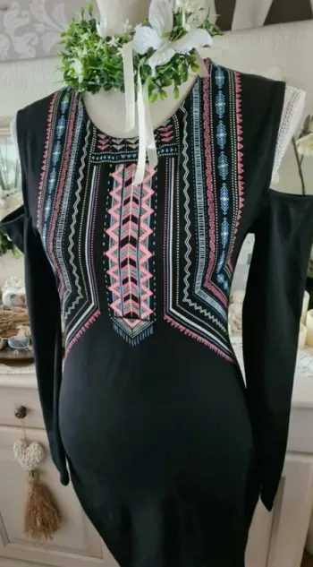Robe noire épaules dénudées FB Sister Taille L 
Manches longues