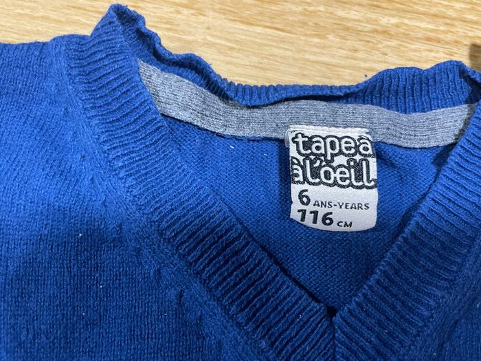 Lot 2 tshirts + 1 pull 6 ans - photo numéro 4