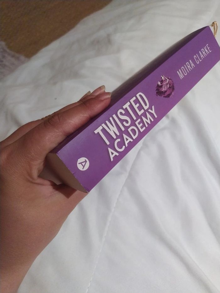 Twisted academy - photo numéro 2