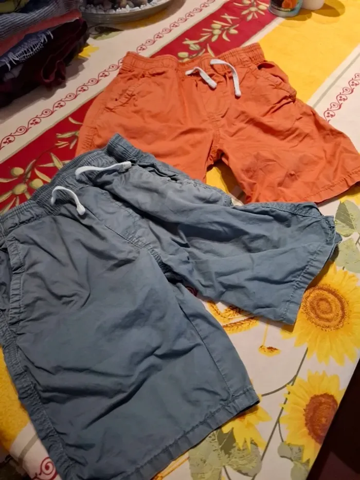 Magnifique lot de 2 short garçon 7ans