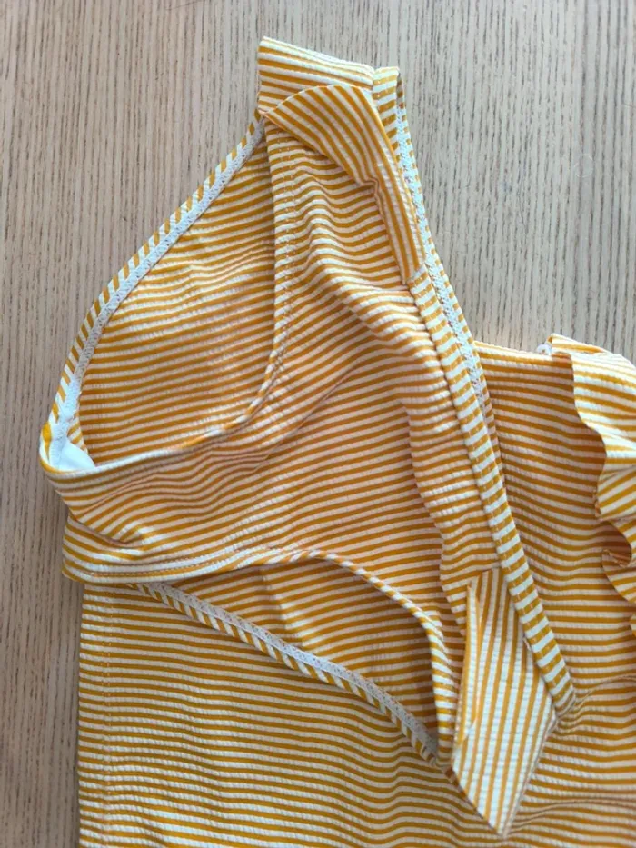 🌞 Maillot de bain 2 pièces rayé jaune – 8/9 ans - photo numéro 3