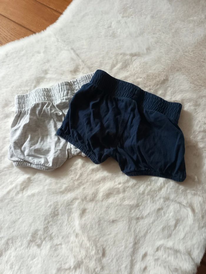 Lot 2 shorts taille 2 ans - photo numéro 2