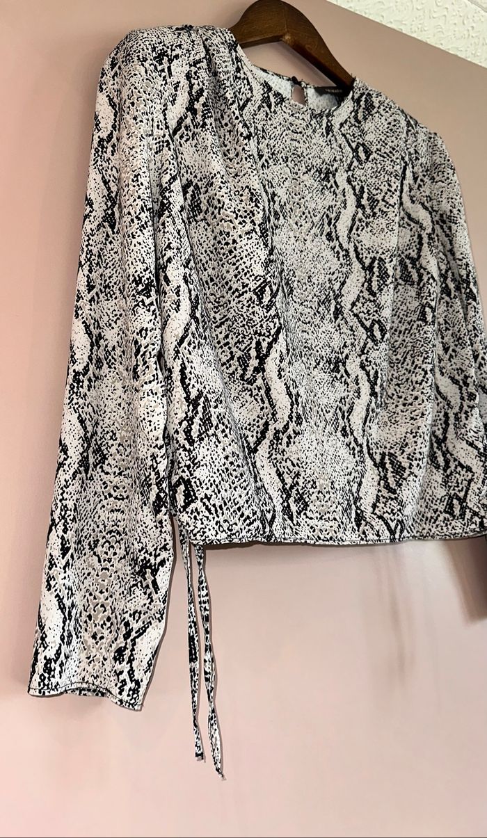 Blouse imprimé serpent taille 36 – manches longues, style chic et tendance - photo numéro 3