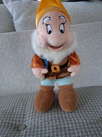 Peluche Joyeux des 7 nains de Blanche Neige