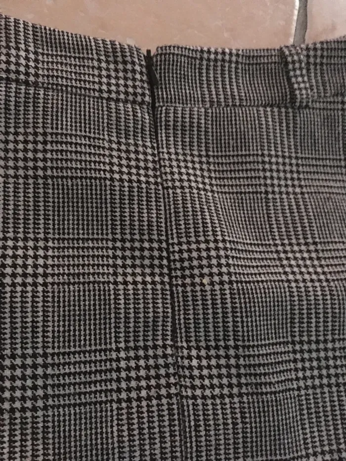 Magnifique jupe de chez Primark taille 38 en pied de poule en excellent état - photo numéro 5