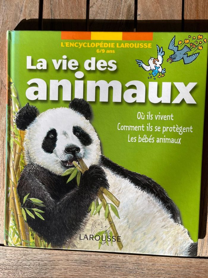 livre l’encyclopédie Larousse