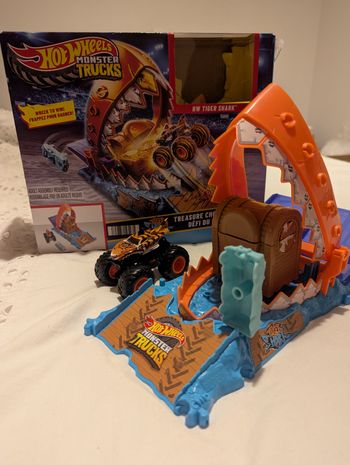 Coffret neuf Hot Wheels monster trucks