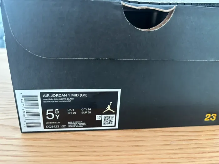 Basket neuve Nike air Jordan 1 mid - photo numéro 4