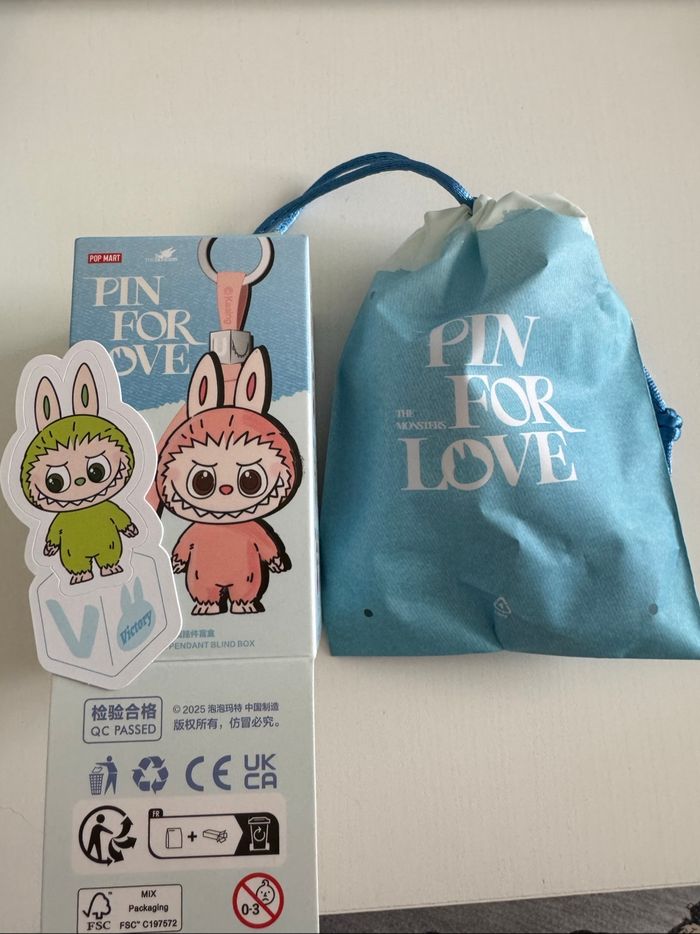 Labubu pin for love V