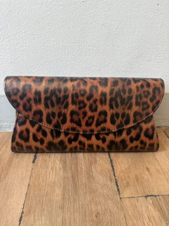 Pochette rigide léopard Primadonna – neuve avec bandoulière