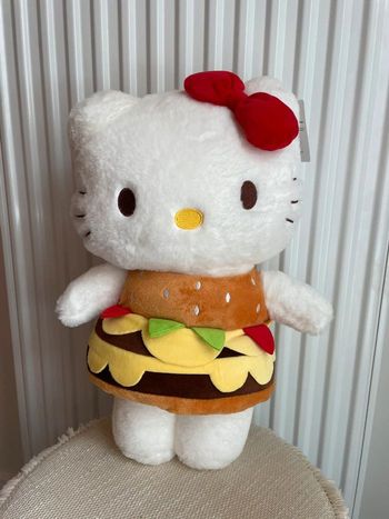 Peluche Sanrio Hello Kitty Hambúrguer 🍔