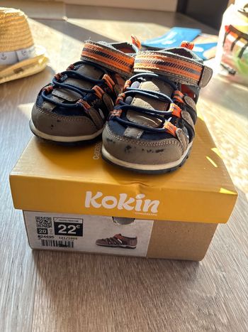 Chaussures ouvertes taille 20