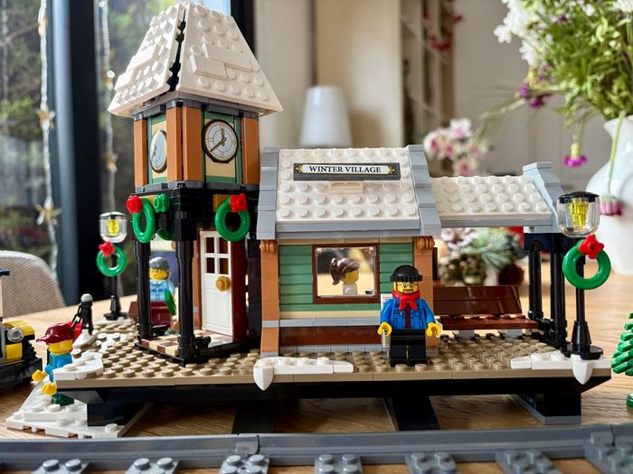 Lego 10259 - La gare du village d’hiver - photo numéro 3