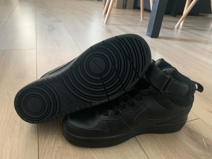Basket nike court borougt mid 2 montante noir 
Neuve jamais portée 
Taille 37,5 - photo numéro 7