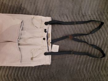 Pantalon à bretelles