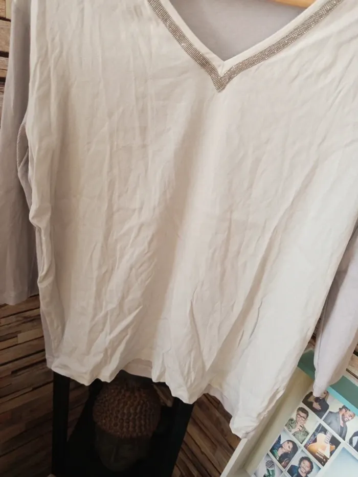 Blouse blanc et beige paillettes au col - photo numéro 4