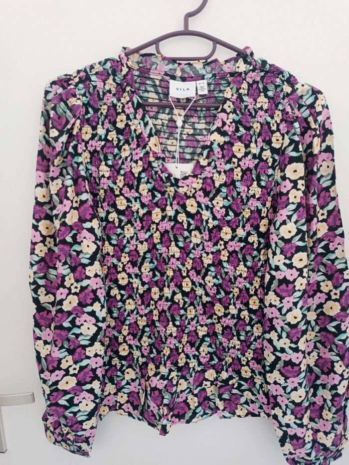 Blouse fleurie à volants Vila Taille 38 Neuf avec étiquette - photo numéro 3