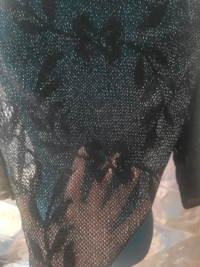 Pull court en crochet noir argenté avec franges - photo numéro 10