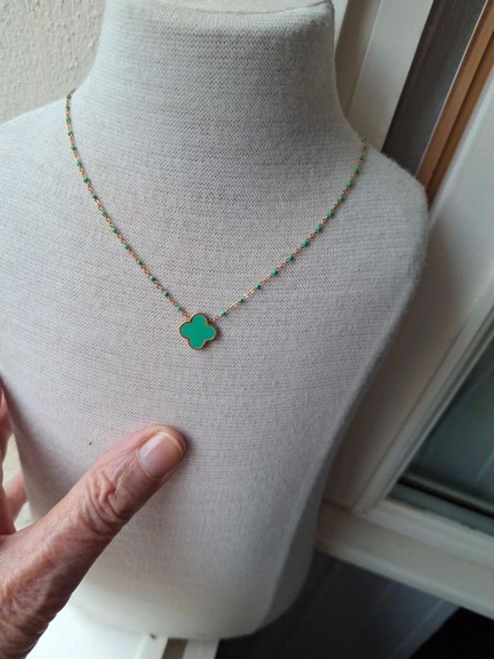 Ravissant collier trèfle 🍀  vert ,réglable
