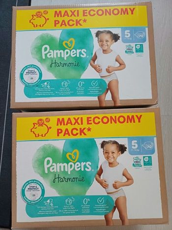 Deux cartons de couches pampers harmonie taille 5
