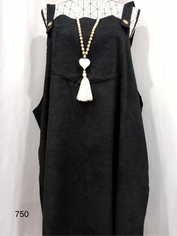 Robe salopette noire grande taille 54 coupe ample avec poches pratiques, look moderne et décontracté